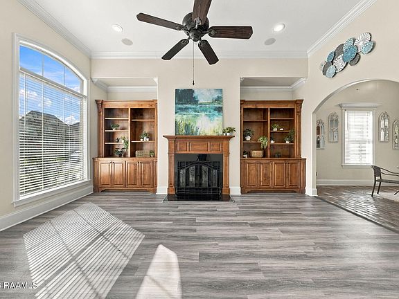 5th image of 304 Nanterre Ln
