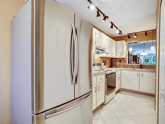 4th image of 5943 Areca Palm Ct APT D