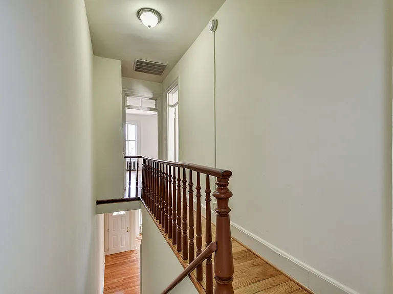 312 10th St SE — Photo 15