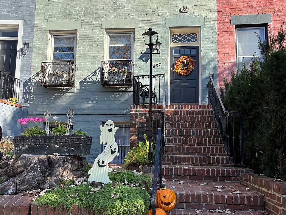 treet view of townhouse.
