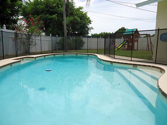 2nd image of 2515 SE Petit Lane