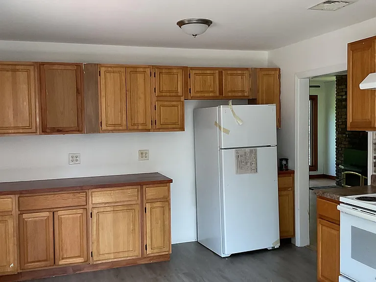 651 N County Line Rd — Photo 2