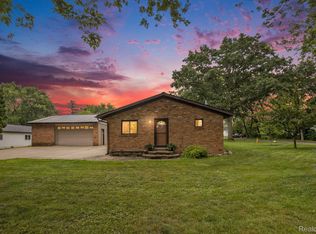 6510 Harper Dr, Waterford, MI 48329