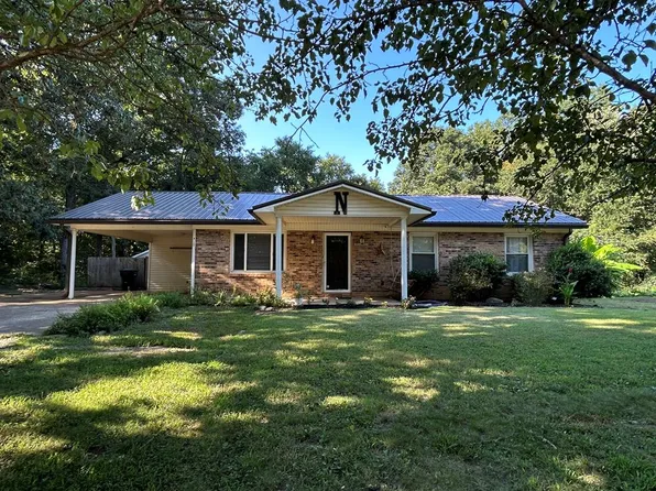 106 Shore Dr, Big Sandy, TN 38221