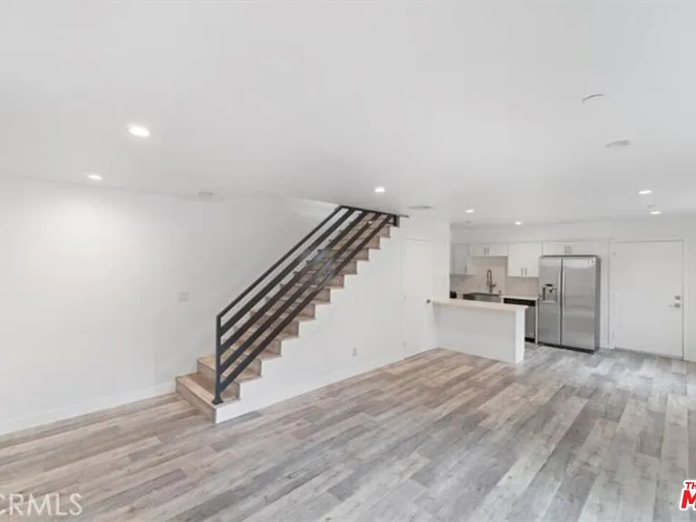 5643 Willowcrest Ave — Photo 4