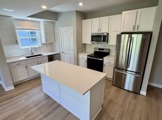 8431 Valley Spring Dr, De Soto, KS 66018