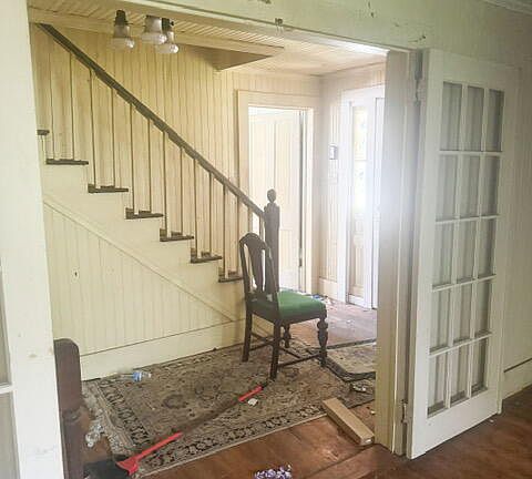 5th image of 913 Church Street