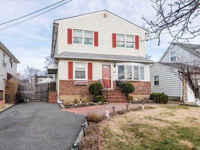 666 Wool Ave, Franklin Square, NY, 11010