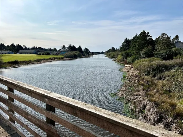 470 Pt Brown Avenue NE, Ocean Shores, WA 98569