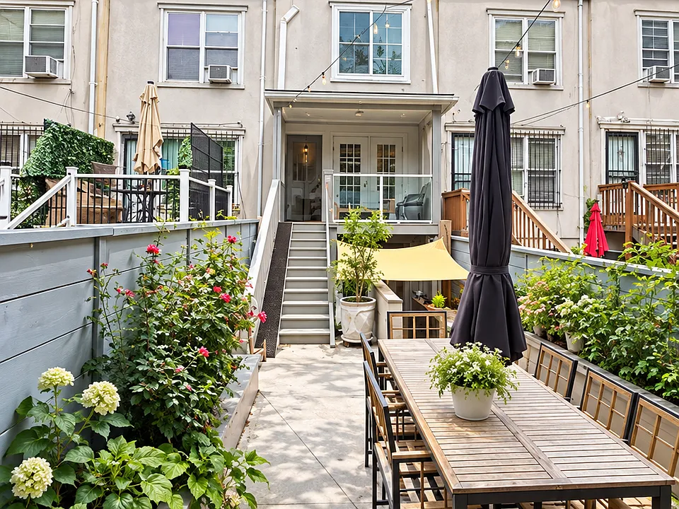 702 Willoughby Ave #2