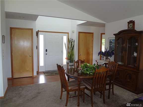 5th image of 995 Mount Olympus Ave SE