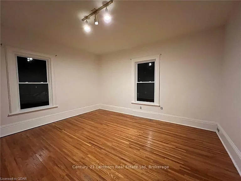 231 Albert St — Photo 16