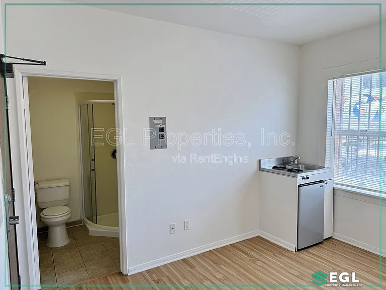 445 Western — Photo 8