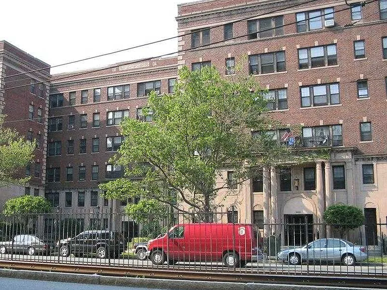 Commonwealth Ave — Photo 11