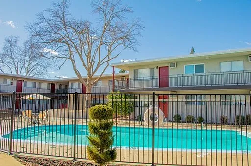 Hillcrest Apartments — Photo 11