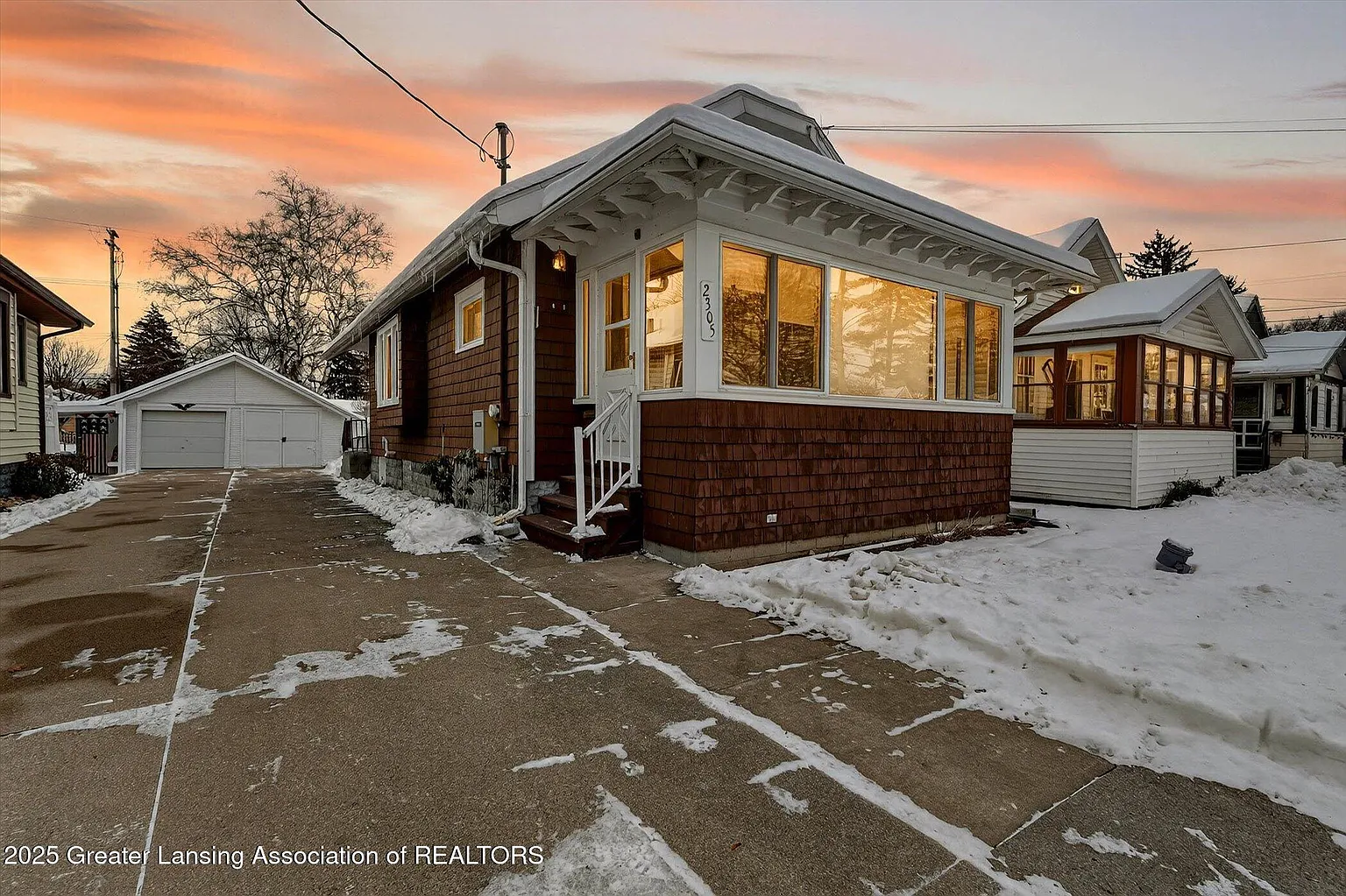 2305 Forest Ave photo 1