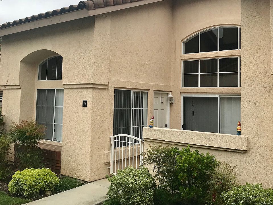 1st image of 27 Nightingale Dr