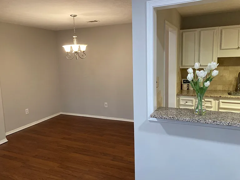 Dinning area next to the kitchen