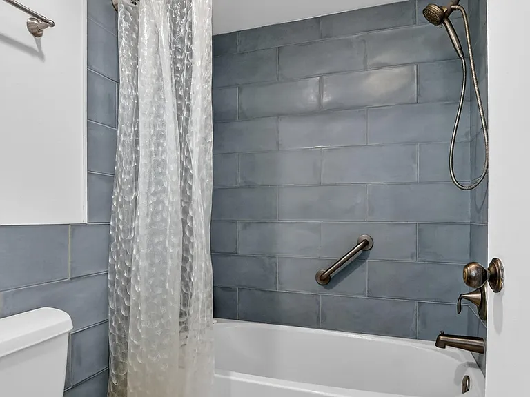 265 SE 10th St #11C — Photo 24