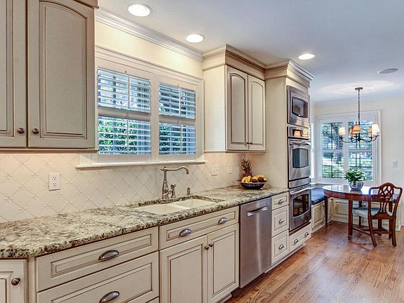 Plenty of cooking spaces