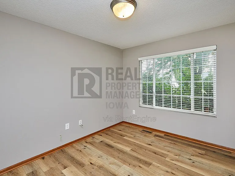 3504 163rd St — Photo 4