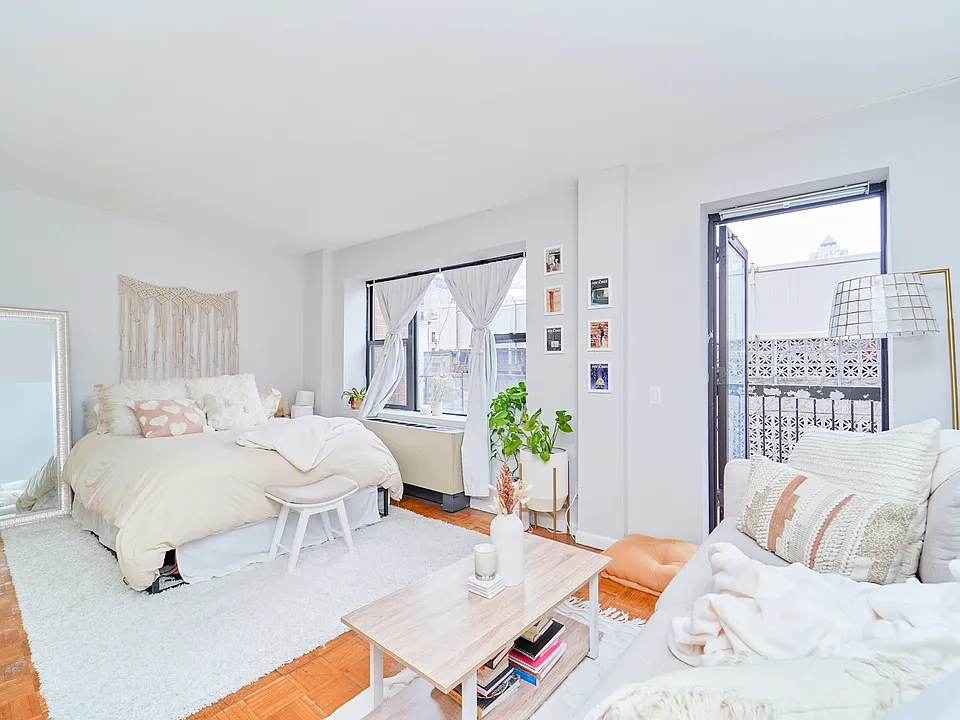 337 W 43rd St #3D