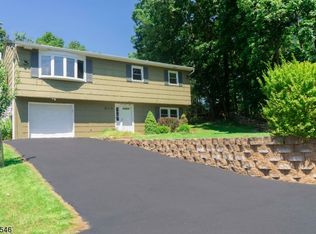 318 Dupont Ave, Hopatcong, NJ 07843