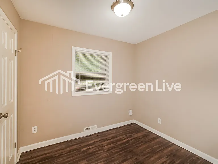 11301 Corrington Ave — Photo 13