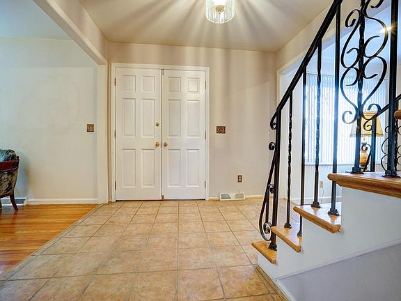 2nd image of 5567 Firethorn Ct