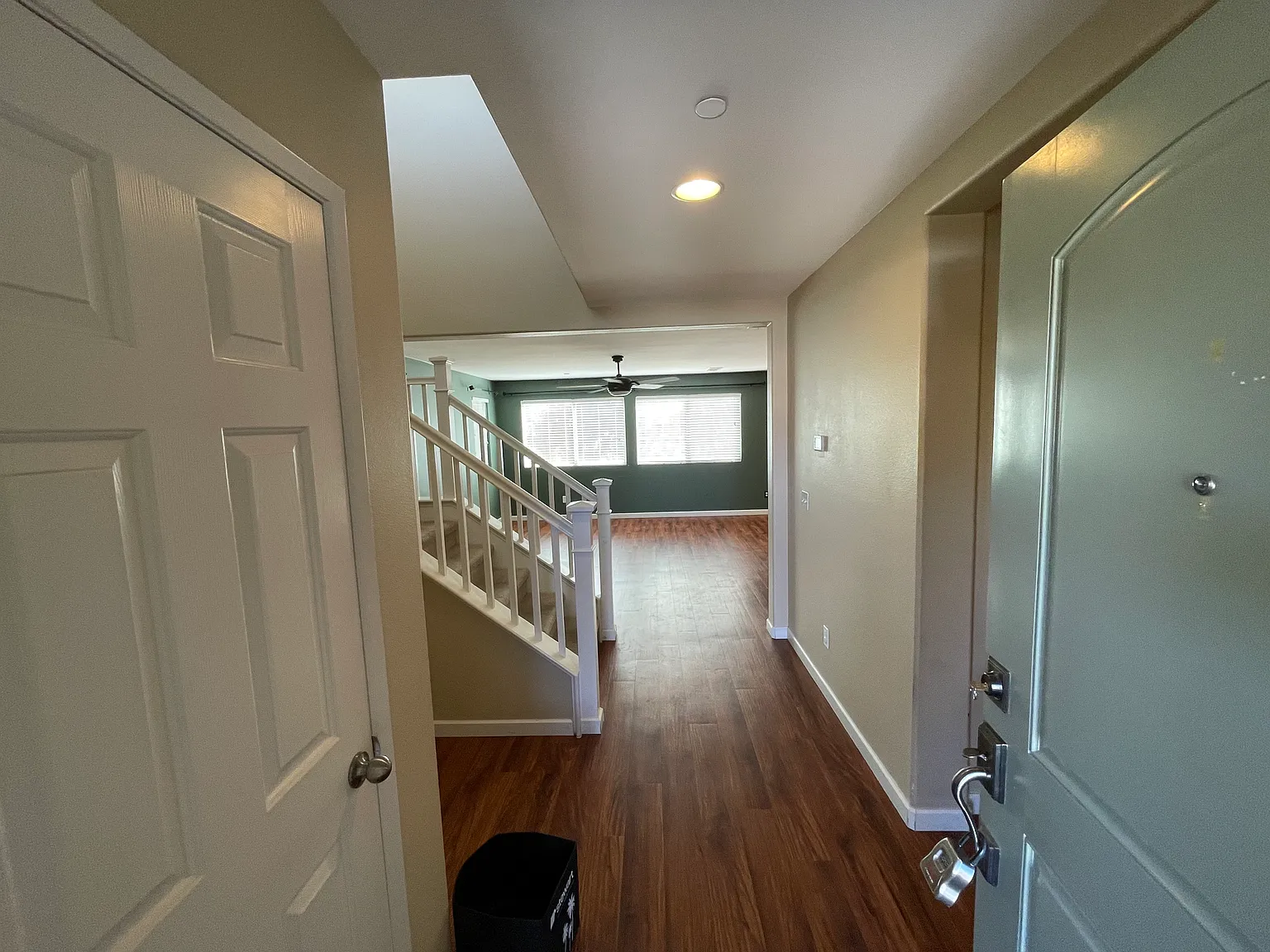 4 bed, 1963 sqft, $3,100 — Photo 3