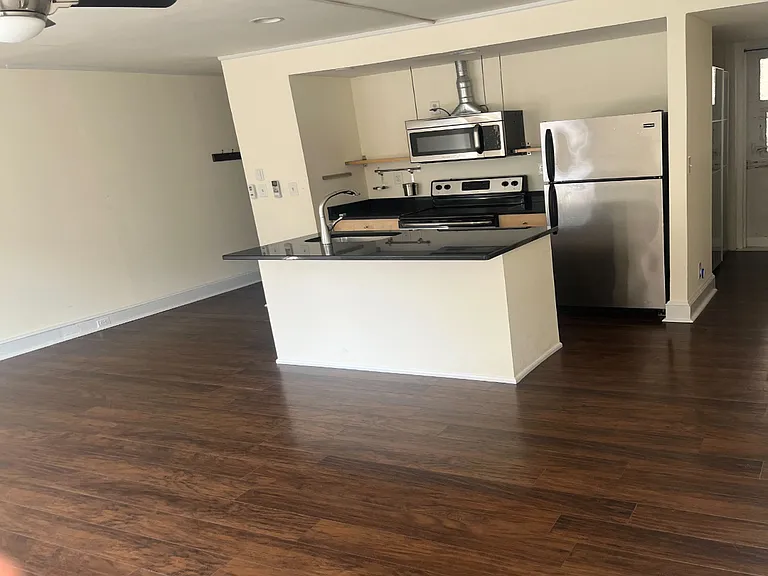 319 S 16th St #3F — Photo 3