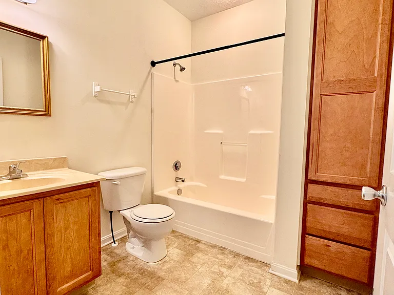 855 Emerald Lake Pkwy — Photo 2