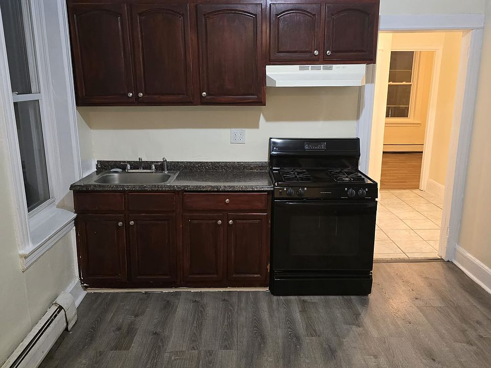 1st image of 134 Winfield Ave #6