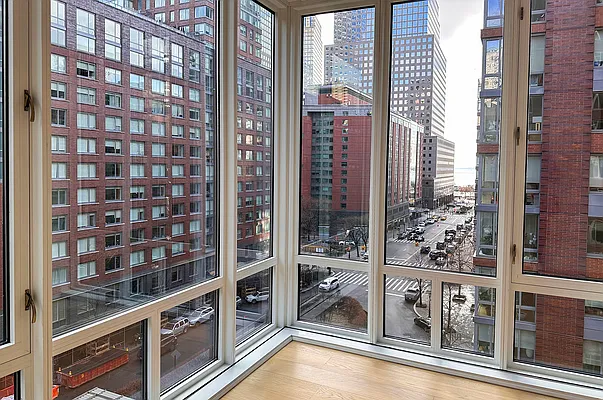 Rented by Coldwell Banker Warburg | media 12