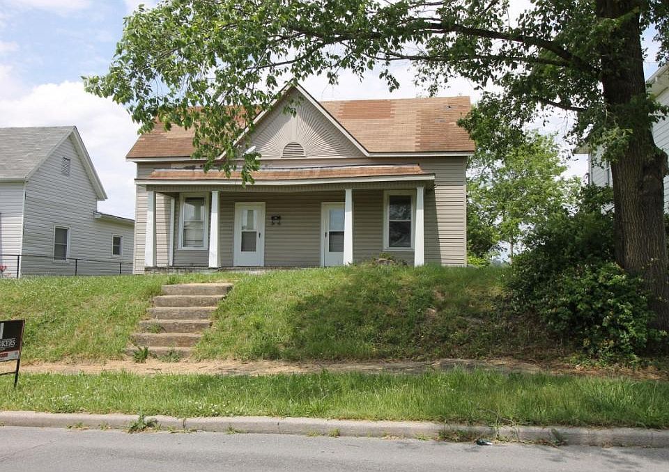 2nd image of 826 Lamont St