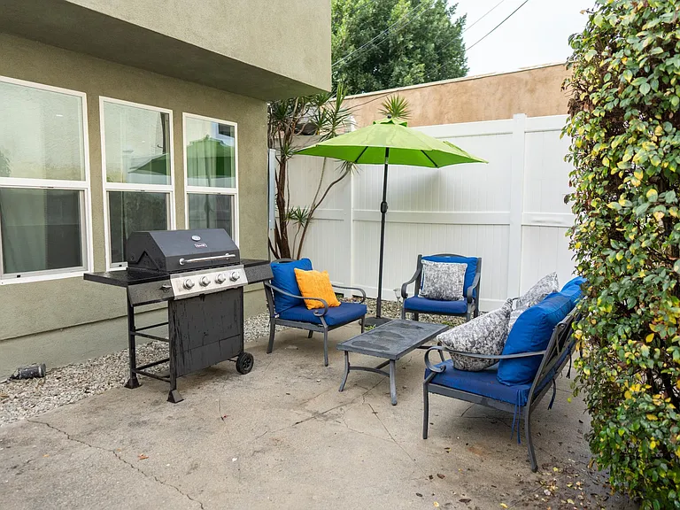 5151 Riverton Ave #1 — Photo 8