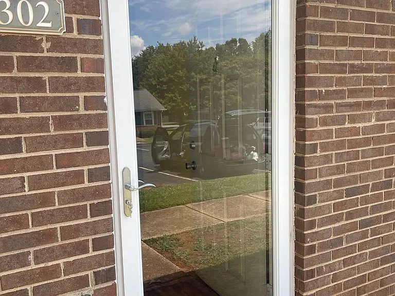 302 Kentucky Dr — Photo 10