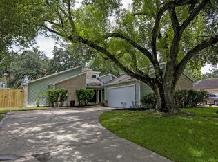 5218 Meadow Place Dr, La Porte, TX 77571