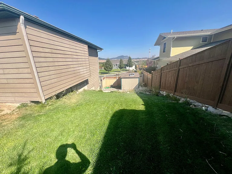 2633 Knight St — Photo 8