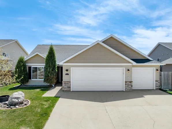 26 Berkeley St, Surrey, ND 58785