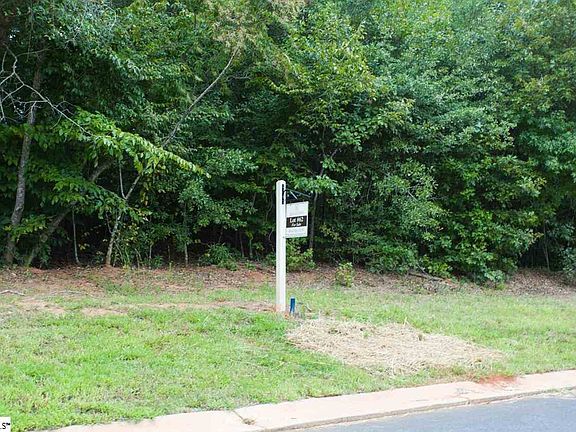 2nd image of 301 Red Spruce Ln