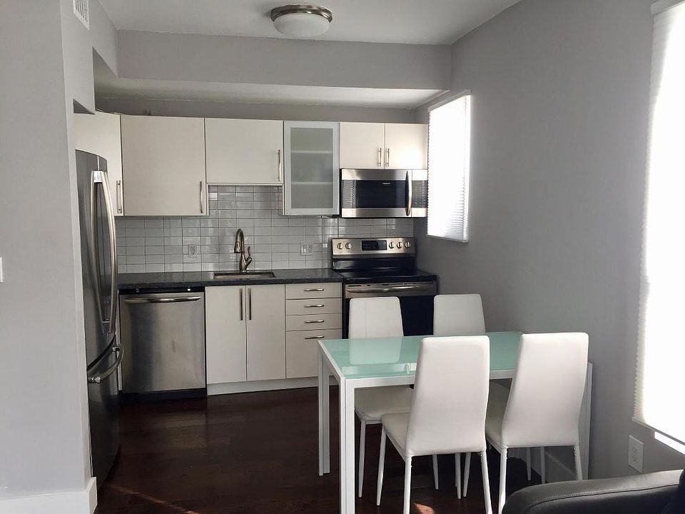 Kitchen w/ Dining Table