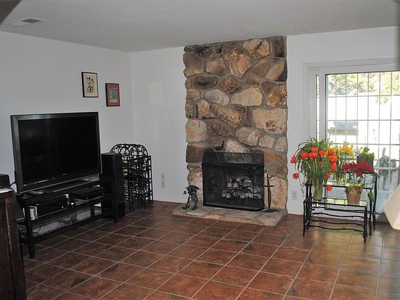 5th image of 204 Mackay Ave