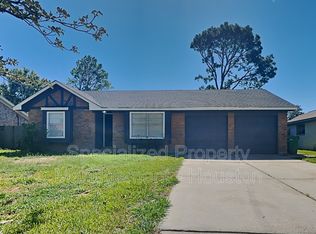 611 Meadowglen Dr, Baytown, TX 77521