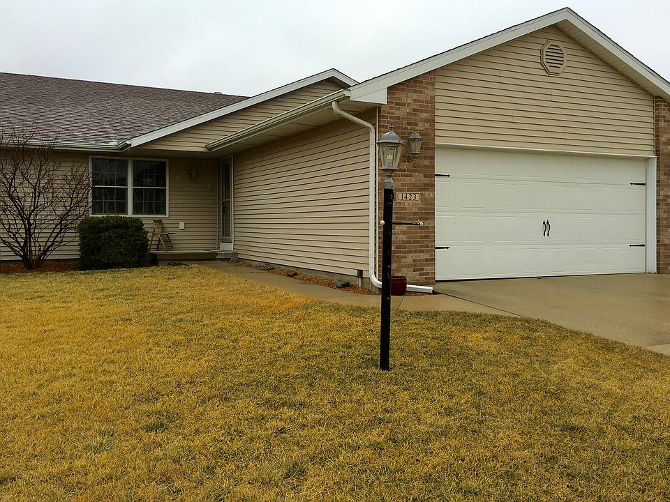 Single Story Home on Lg Lot