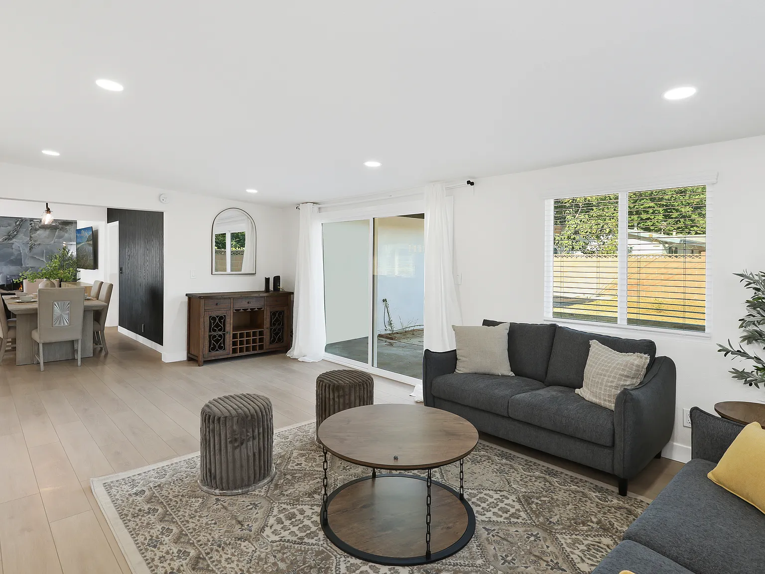 5 bed, 2384 sqft, $9,000 — Photo 2