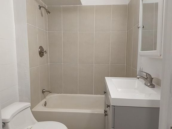 Modern look basement bathroom