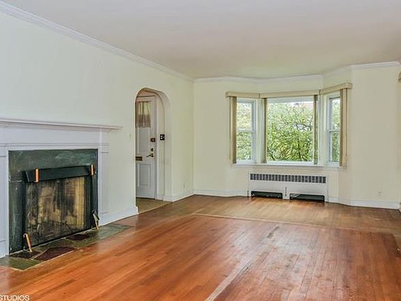 2nd image of 219 Delancey Ave