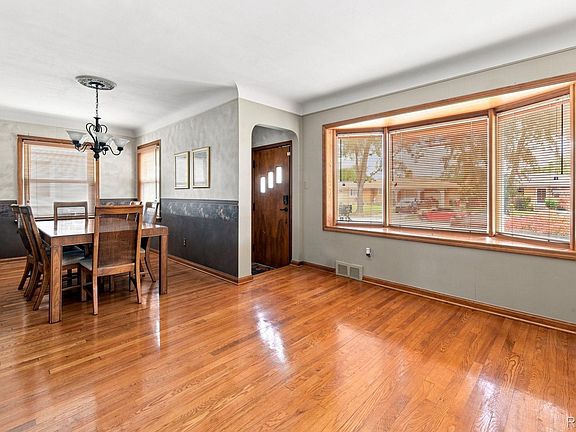 5th image of 17612 Sprenger Ave