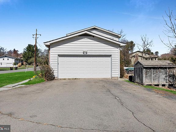 3rd image of 102 Valley Stream Rd